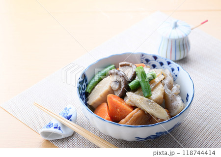 家庭料理の定番 野菜の煮物 118744414