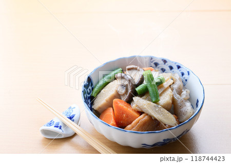 家庭料理の定番 野菜の煮物 118744423