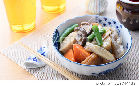 家庭料理の定番 野菜の煮物 118744438