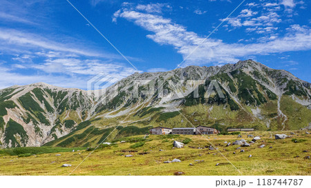 秋の立山・室堂の山並み　 118744787