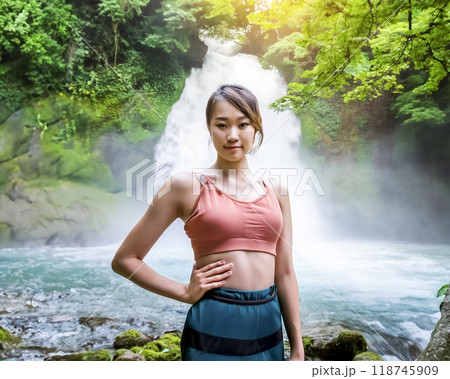 自然とアスリートの若い女性のイメージ素材 118745909