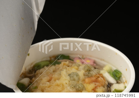 カップ麺　天ぷらそば 118745991