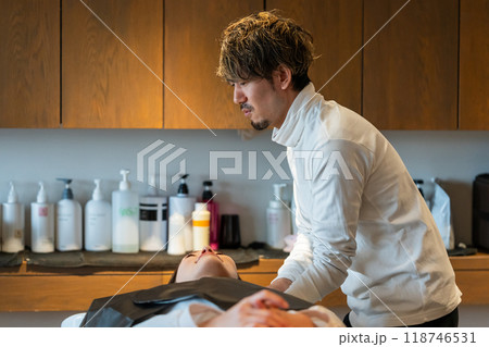 beauty parlor 118746531