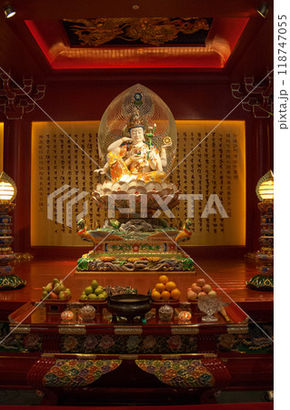 Cintamanicakra Avalokitesvara Bodhisattva statue at the Buddha Tooth Relic Temple in Singapore Cintamanicakra Avalokitesvara Bodhisattva statue at the Buddha Tooth Relic Temple in Singapore 118747055