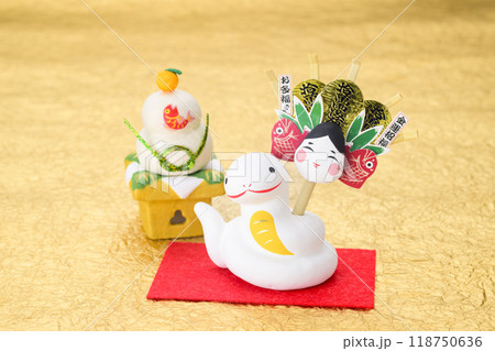 干支 巳年（熊手を持つ巳） 118750636