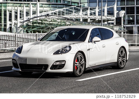 ポルシェ　パナメーラ 118752829