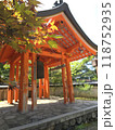 朱色の鐘楼と紅葉 118752935