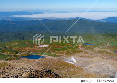 大雪山旭岳登山登山道からの姿見の池　日本百名山 118752998