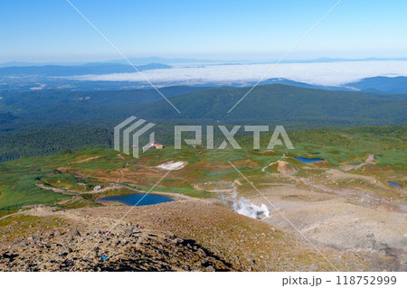 大雪山旭岳登山登山道からの姿見の池　日本百名山 118752999