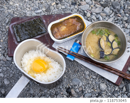 キャンプで和朝食 118753045