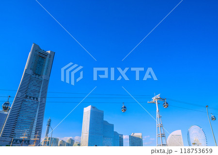 日本の横浜都市景観　9月。横浜ランドマークタワーやみなとみらいの街を望む。左奥方向に桜木町駅＝26日 118753659