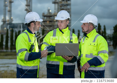 Team professional electrical engineer safety uniform working together power plant Team professional electrical engineer safety uniform working together power plant 118753680