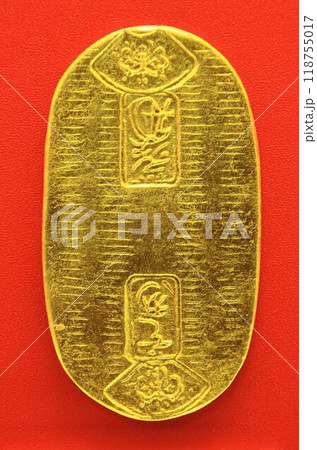 山吹色の輝きが美しい小判『佐渡小判金』の写真素材 [118755017] - PIXTA