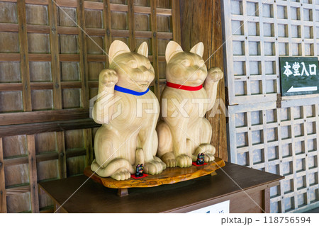 滋賀県犬上郡甲良町 西明寺(湖東三山) 本堂の招福 招き猫 滋賀県犬上郡甲良町 西明寺(湖東三山) 本堂の招福 招き猫 118756594