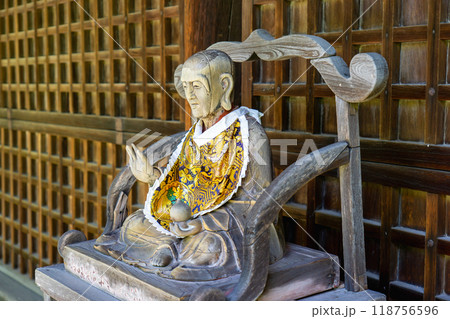 滋賀県犬上郡甲良町 西明寺(湖東三山) 本堂の賓頭盧(びんずる)さん(撫で仏) 滋賀県犬上郡甲良町 西明寺(湖東三山) 本堂の賓頭盧(びんずる)さん(撫で仏) 118756596