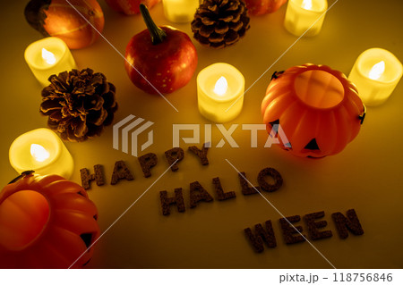 ハロウィンナイトの暖かなキャンドル 118756846