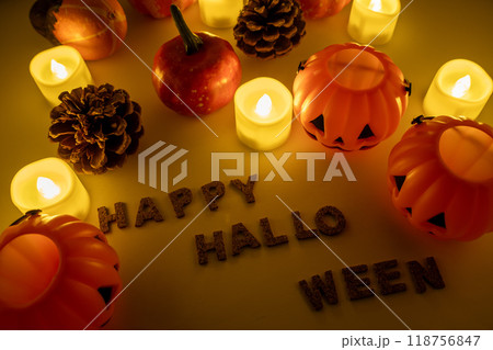 ハロウィンナイトの暖かなキャンドル 118756847