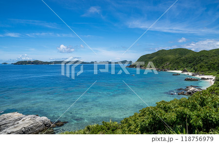 渡嘉敷島の美しい阿波連ビーチの眺望 118756979
