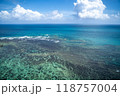 きれいなエメラルドグリーンの海(果報バンタ) 118757004