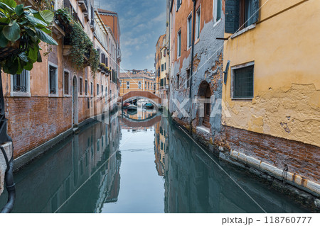 Beaufitul canal streets in Venice, Italy Beaufitul canal streets in Venice, Italy 118760777