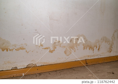Flooding rainwater or floor heating systems, causing damage, peeling paint and mildew 118762442