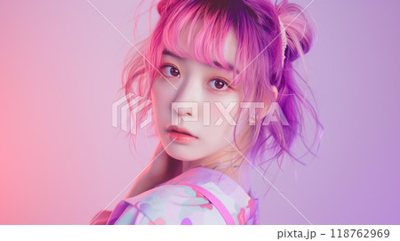 ピンク色の髪をしたアイドル風の女性 118762969