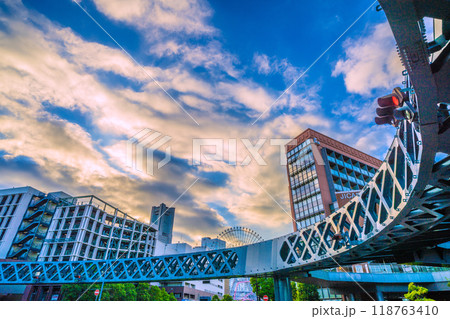 日本の横浜都市景観 新港サークルウォークや横浜ランドマークタワーなどを望む=26日 日本の横浜都市景観 新港サークルウォークや横浜ランドマークタワーなどを望む=26日 118763410