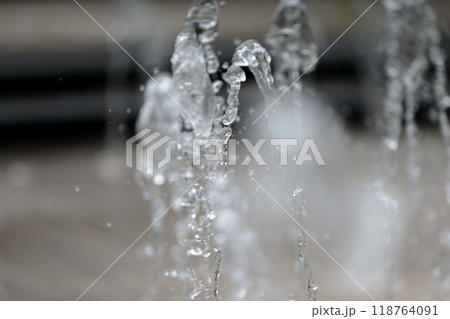 噴水の水しぶき 118764091
