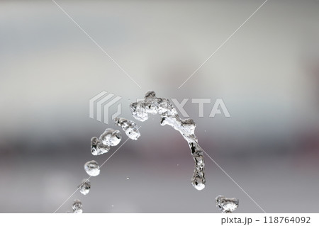 噴水の水しぶき 噴水の水しぶき 118764092