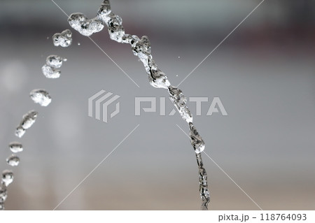 噴水の水しぶき 噴水の水しぶき 118764093
