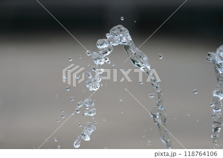 噴水の水しぶき 噴水の水しぶき 118764106