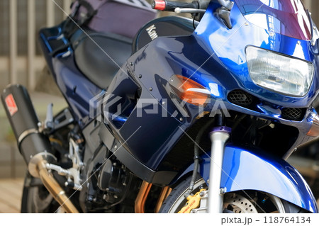 駐車中のオートバイ イメージ 駐車中のオートバイ イメージ 118764134