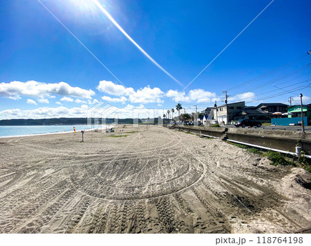 青い空と白い砂浜 青い空と白い砂浜 118764198