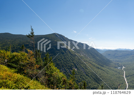 A beautiful view of mountains in White Mountain National Forest. 118764629