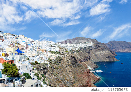 Spectacular views of Oia, over the cliffs, Santorini, Greece Spectacular views of Oia, over the cliffs, Santorini, Greece 118765678