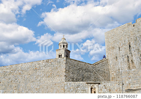 View of the old town of Dubrovnik behind its walls under a blue sky with white clouds, Croatia	 118766087
