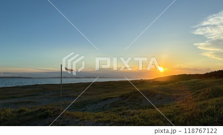 夕暮れの海 118767122