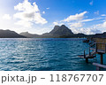 水上コテージから見た海 118767707