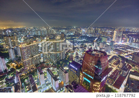 シンガポールの街並みの夜景 118767792