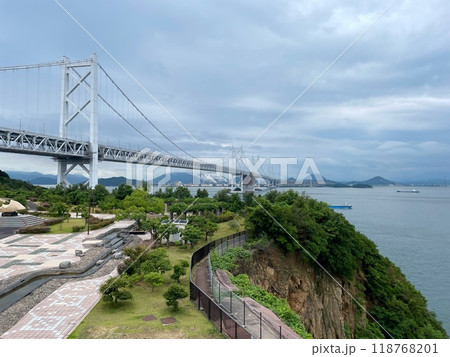 江井ケ島海岸から見た明石海峡大橋 118768201
