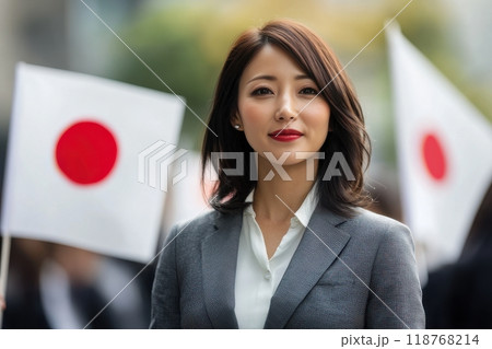 日本の国旗の前に立つスーツ姿の日本人女性(日本代表・外交・海外周遊・政治家・政治活動) 日本の国旗の前に立つスーツ姿の日本人女性(日本代表・外交・海外周遊・政治家・政治活動) 118768214