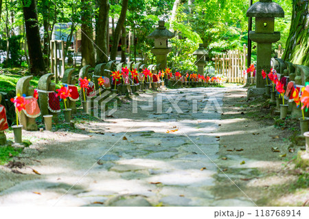 滋賀県愛知郡愛荘町 金剛輪寺(湖東三山) 参道の千体地蔵 滋賀県愛知郡愛荘町 金剛輪寺(湖東三山) 参道の千体地蔵 118768914