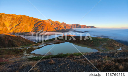 秋の唐松岳登山(夜明けの八方池と白馬三山) 秋の唐松岳登山(夜明けの八方池と白馬三山) 118769218