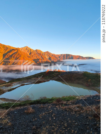 秋の唐松岳登山(夜明けの八方池と白馬三山) 秋の唐松岳登山(夜明けの八方池と白馬三山) 118769222
