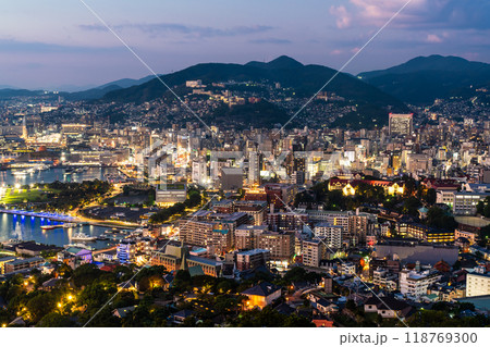 鍋冠山から長崎市街地の夜景【長崎市】 鍋冠山から長崎市街地の夜景【長崎市】 118769300