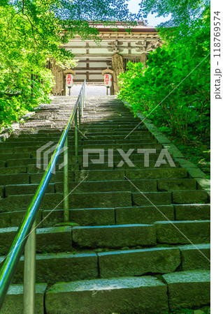 滋賀県愛知郡愛荘町　金剛輪寺（湖東三山）　二天門（重要文化財） 118769574