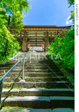 滋賀県愛知郡愛荘町　金剛輪寺（湖東三山）　二天門（重要文化財） 118769575