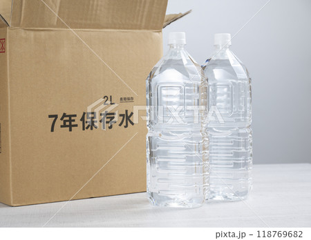 長期保存水のペットボトル 118769682