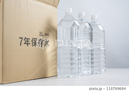 長期保存水のペットボトル 118769684