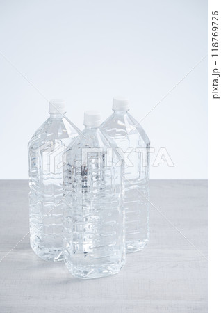 長期保存水のペットボトル 長期保存水のペットボトル 118769726